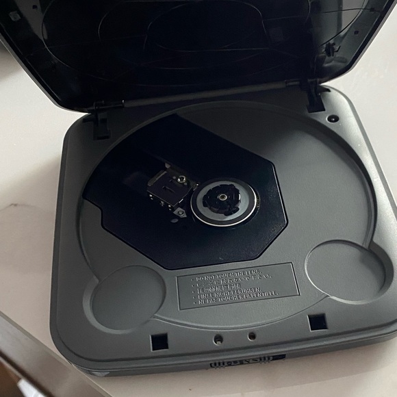 LITE-ON Black USB 2.0 Interface External DVD Drive - Model eTDU108 W/ Cord - Picture 8 of 10